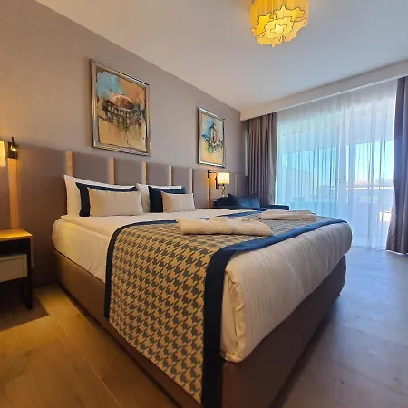 Hotel Sunthalia & Ultra Adults Only Party 5*