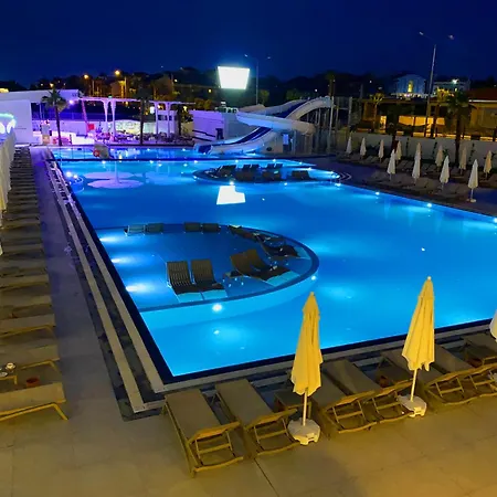Hotel Sunthalia & Ultra Adults Only Party Side
